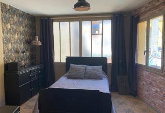 Le Nid Perch   allows 18 year olds to book a room