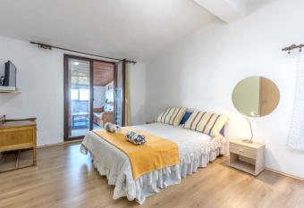 5 bedrooms appartement with sea view furnished garden and wifi at Klenovica has Balcony rooms