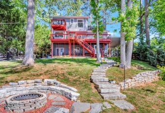 Morning Mist Lake House has Balcony rooms