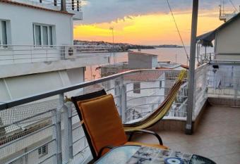                             4                                                             has Balcony rooms