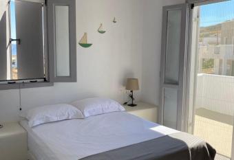 Maganiotis Rooms has Balcony rooms