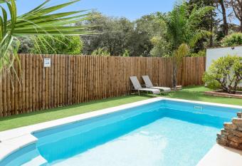 El zarra - piscina privada has Balcony rooms