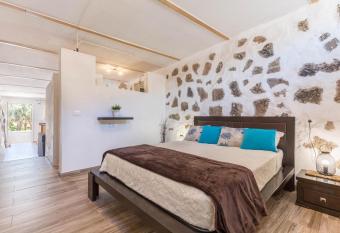 Ed  n Ecologico en Casa La Fuentita has Balcony rooms