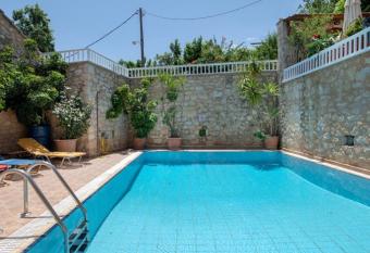 Villa Ioanna - Eftrapelia - Provarma Stylos has Balcony rooms