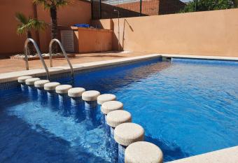 Apartamento Estartit cerca del mar allows 18 year olds to book a room