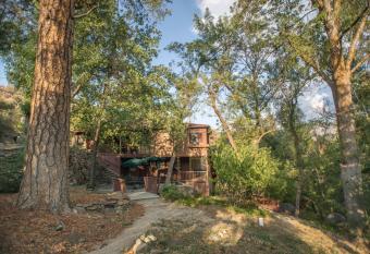 Quiet Mind Lodge, Spa & Retreat Sequoias allows 18 year olds to book a room