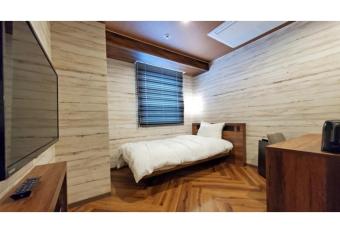                         &                                               - Vacation STAY 64321v allows 18 year olds to book a room