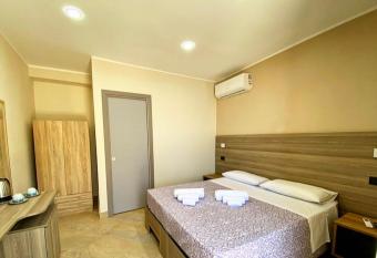 Resort - Localit   Santa Barbara has rooms with a private hot tub