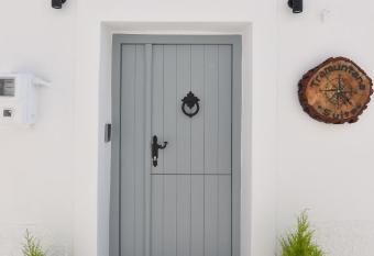 Tramuntana has rooms with a private hot tub