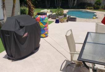 Exceptional Studio!! allows 18 year olds to book a room