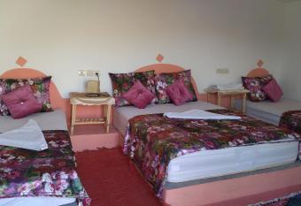 Dar AYA with suimming pool has Balcony rooms