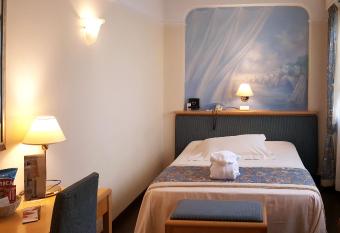 Hotel Luna Riccione e Aqua Spa Only Adults +12 allows 18 year olds to book a room