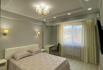 Homes allows 18 year olds to book a room