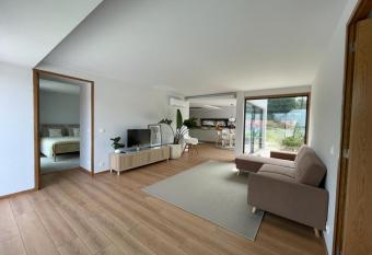 PeroGalego Beach House 2 - Cabedelo allows 18 year olds to book a room