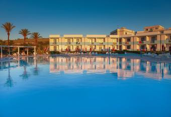 Hotel Club Selinunte Beach AiMori allows 18 year olds to book a room