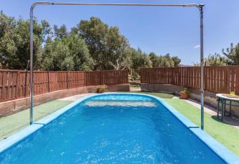 Elysium Olival en Casa La Fuentita allows 18 year olds to book a room