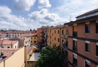 B&B Elegance has Balcony rooms