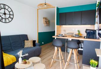 Port de Carnon/Plage Studio Cabine COsy allows 18 year olds to book a room