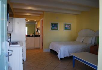 Island Inn of Atlantic Beach - Queen Suite Unit 109 has Balcony rooms