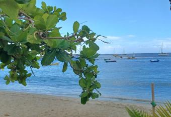Appartement bourg des anses has Balcony rooms
