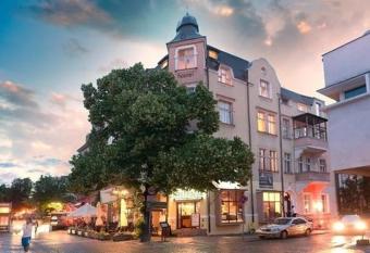 Central Sopot allows 18 year olds to book a room