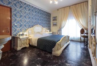 Il Giramondo allows 18 year olds to book a room