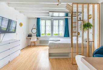 Welcome to Illiers-Combray allows 18 year olds to book a room