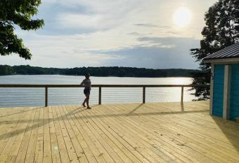 New Waterfront Cabin on the Large Sundeck #21 cabin has Balcony rooms