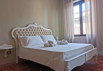 APPARTAMENT DELUX has Balcony rooms