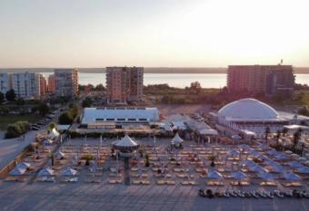 Summerland By The Sea has Balcony rooms