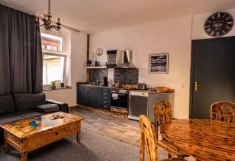 LUX-Appart 2 im Zentrum von Neuss n  he D Messe mit Amazon und Netflix allows 18 year olds to book a room