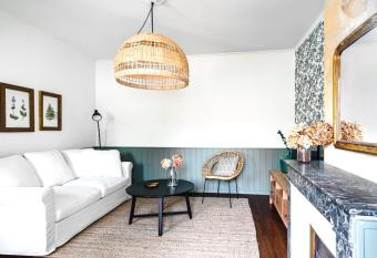 Le clos Poujeau 15 mns centre Bordeaux has Balcony rooms