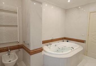 Residenza Estea has rooms with a private hot tub