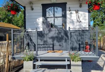 La Tapie de Bouchet has Balcony rooms