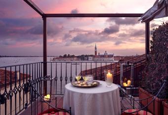 Hotel Metropole Venezia has Balcony rooms