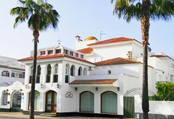 Dunas y Luz allows 18 year olds to book a room