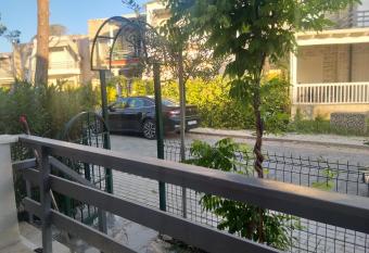 Cosy home Lal  z Durr  s has Balcony rooms