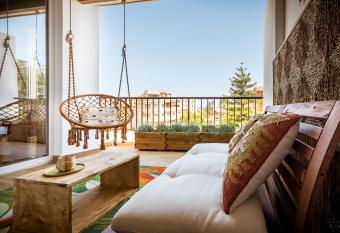 K-COLORS Apartment has Balcony rooms