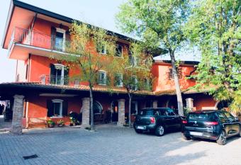 Red Fenice has Balcony rooms