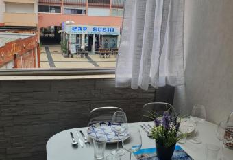 Appt Centre Port - Place Saint Clair r  nov   en 2022 allows 18 year olds to book a room