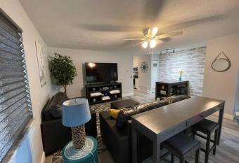 (A) Huron Boat Basin - Central Huron Modern Apartment has Balcony rooms