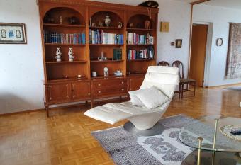 Large apartment with 4 bedrooms, central location allows 18 year olds to book a room