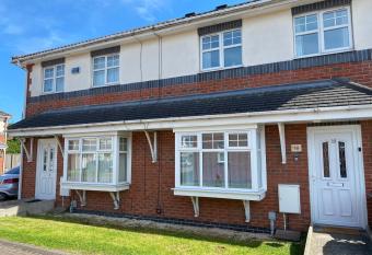 Cottingham House has Balcony rooms