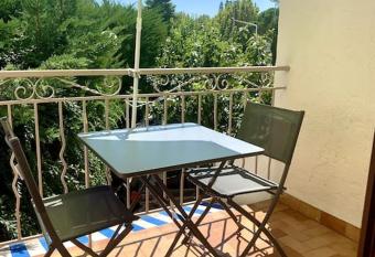 La Garde : joli studio dans r  sidence has Balcony rooms