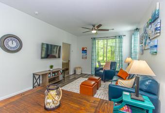 Chic Modern 2BR 2BA Condo 15 Mins to the Beach Fairways at River Oaks allows 18 year olds to book a room