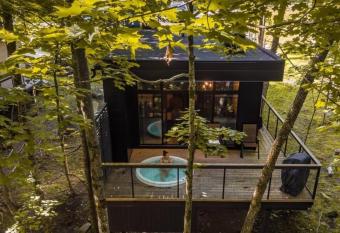 Cabin Sutton 252 - En harmonie avec la nature! has Balcony rooms