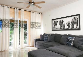 Central Upscale New Kingston Apt with pool has Balcony rooms