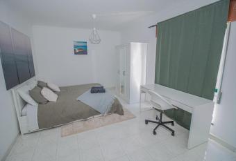 Charming Private Rooms in an Apartment A1 Penha - Faro has Balcony rooms
