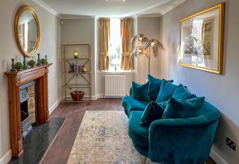 Luxury Pitlochry Retreat- Cairngorms Ntl Park Gateway allows 18 year olds to book a room