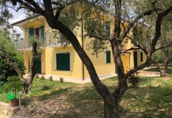 Ca  de l Achille allows 18 year olds to book a room